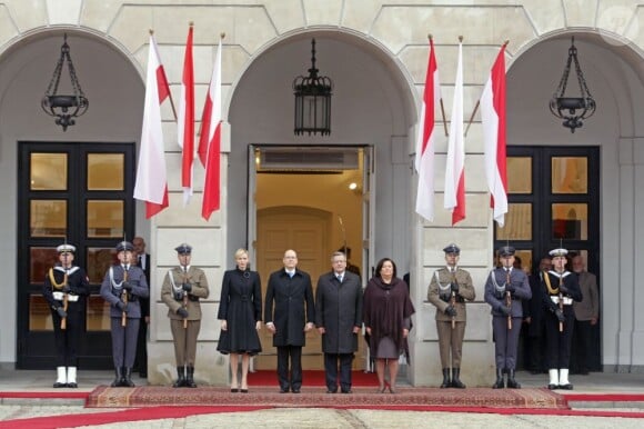 Le prince Albert de Monaco et la princesse Charlene à Varsovie le 17 octobre 2012, au premier jour de leur visite officielle de trois jours en Pologne.