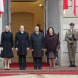 Le prince Albert II de Monaco et la princesse Charlene avec le président Komorowski et sa femme Anna, à Varsovie le 17 octobre 2012, au premier jour de leur visite officielle de trois jours en Pologne.