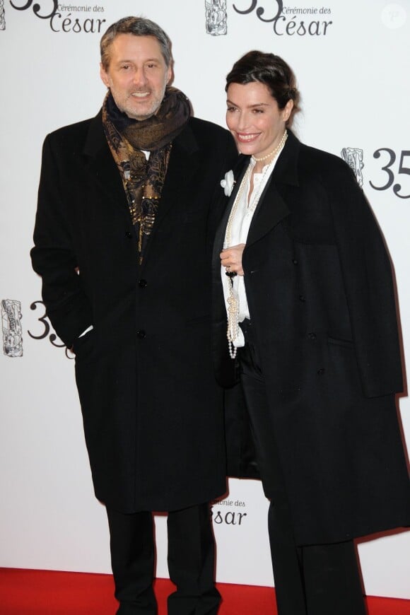 Antoine De Caunes et sa femme Daphné Roulier à Paris, le 27 février 2010.