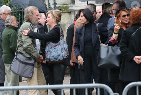 Jeane Manson, Denise Fabre, Julie Piétri, aux obsèques de Frank Alamo en l'église de Saint-Germain-des-Prés à Paris, le 18 octobre 2012.