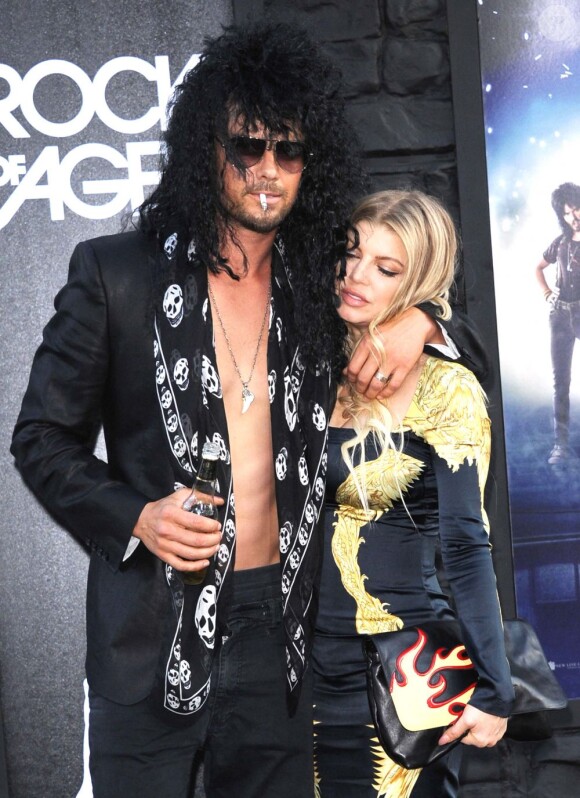 Fergie et Josh Duhamel déguisés à la première de Rock of Ages, à Hollywood, le 8 juin 2012.