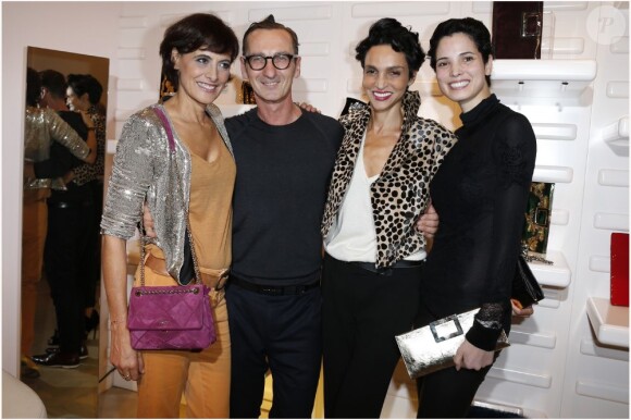 Inès de la Fresange, Bruno Frisoni, Farida Khelfa et sa fille Hanna Ben Abdesslem à la présentation de la collection Prismick de Roger Vivier, à Paris le 18 octobre 2012.