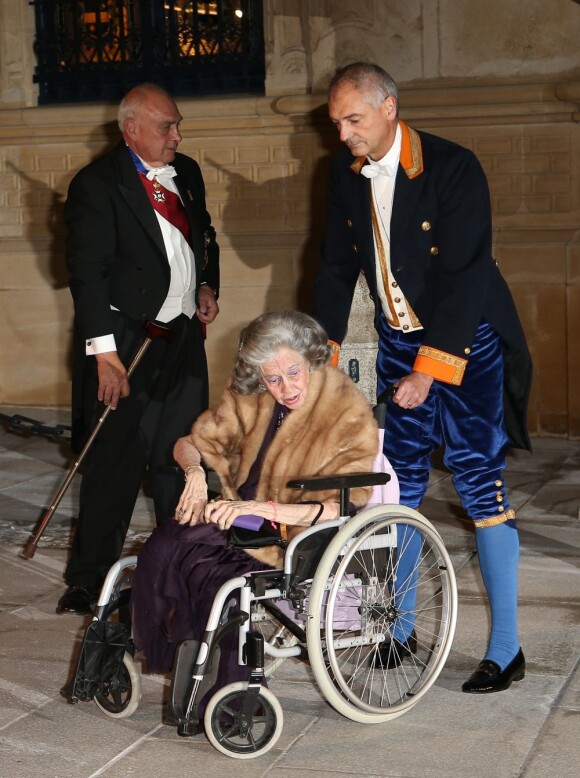 La reine Fabiola de Belgique - Arrivée des invités au dîner de gala organisé au Palais Grand-Ducal, à l'occasion du mariage du prince Guillaume de Luxembourg et la comtesse Stéphanie de Lannoy à Luxembourg, le 19 octobre 2012.