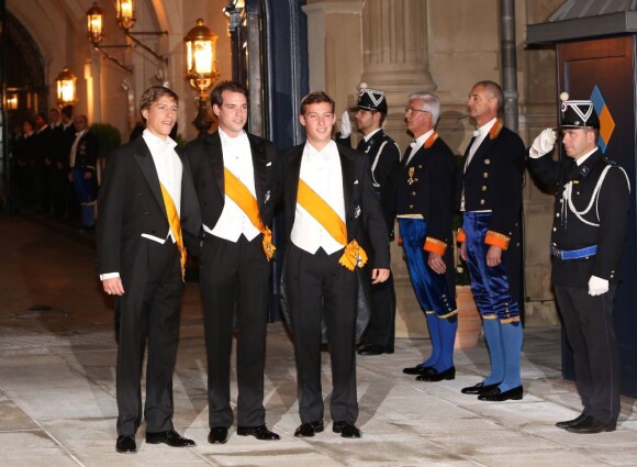 Les frères du marié, les princes Louis, Sébastien et Felix de Luxembourg - Arrivée des invités au dîner de gala organisé au Palais Grand-Ducal, à l'occasion du mariage du prince Guillaume de Luxembourg et la comtesse Stéphanie de Lannoy à Luxembourg, le 19 octobre 2012.