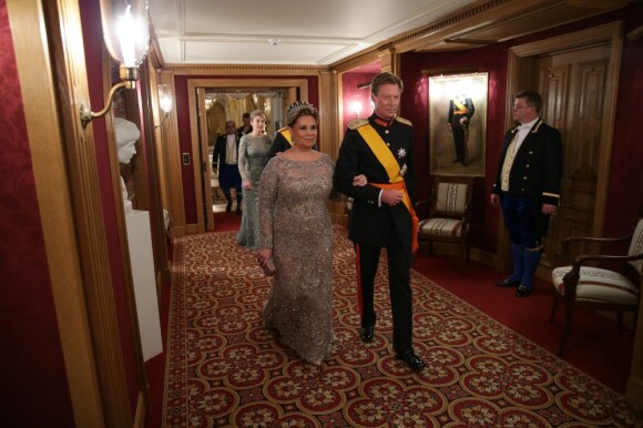 La Grande-Duchesse Maria Teresa de Luxembourg et le grand duc Henri de Luxembourg à l'occasion du mariage du prince Guillaume de Luxembourg et la comtesse Stéphanie de Lannoy à Luxembourg, le 19 octobre 2012.