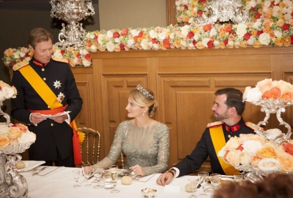 Le grand duc Henri de Luxembourg et la comtesse Stéphanie de Lannoy, et le prince Guillaume de Luxembourg à l'occasion du mariage du prince Guillaume de Luxembourg et la comtesse Stéphanie de Lannoy à Luxembourg, le 19 octobre 2012.