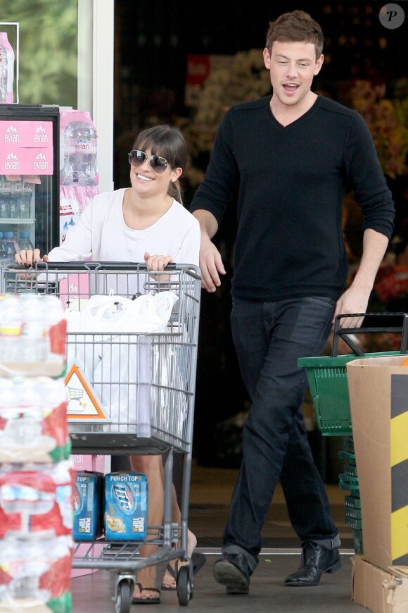 Lea Michele et Cory Monteith à la sortie d'un supermarché de Los Angeles, le 21 octobre 2012.