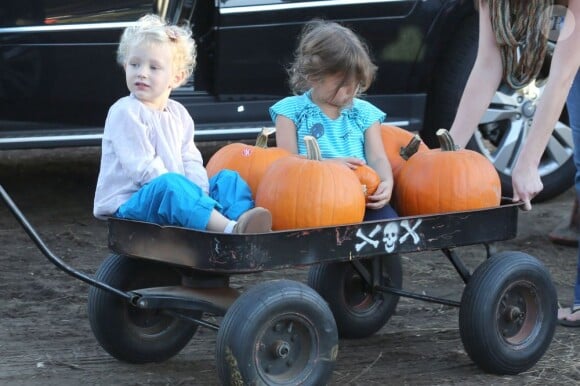 Billie et Georgia au milieu des citrouilles à Los Angeles le 23 octobre 2012.