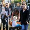 Rebecca Gayheart s'amuse avec ses filles chez Mr. Bones Pumpkin Patch à Los Angeles le 23 octobre 2012.