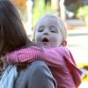 Jennifer Garner et sa fille Seraphina qui s'amuse dans les rues de Brentwood, le 24 octobre 2012