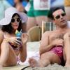 Jon Hamm et Jessica Paré sur le tournage de la saison 6 de Mad Men, à Hawaï, le 24 octobre 2012.