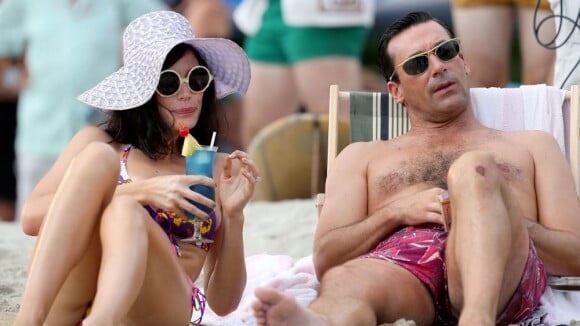 Mad Men - saison 6 : Jon Hamm et la sexy Jessica Paré, tournage à la plage
