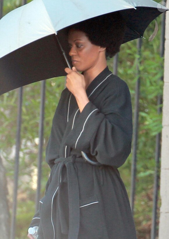 Zoe Saldana métamorphosée en Nina Simone pour le film Nina de Cynthia Mort, tourné à Los Angeles, le 25 octobre 2012.