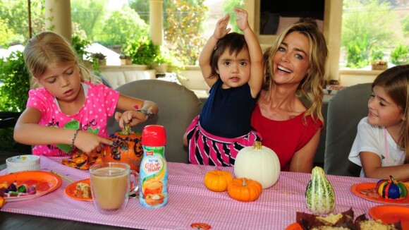 Denise Richards et ses trois filles préparent déjà la fête d'Halloween