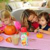 Denise Richards et ses enfants profitent d'un brunch spécial Halloween à Los Angeles le 7 octobre 2012.