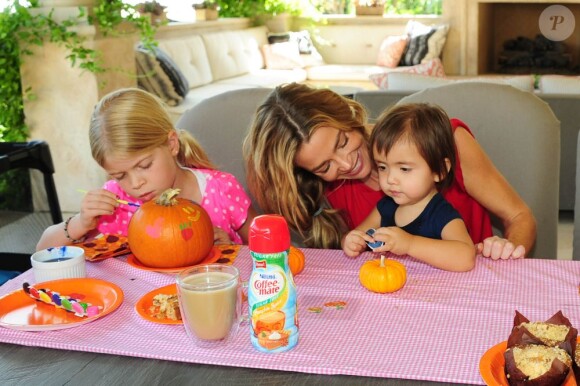 Denise Richards et ses enfants profitent d'un brunch spécial Halloween à Los Angeles le 7 octobre 2012.