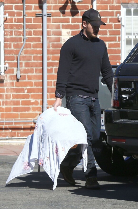Drew Barrymore, son mari Will Kopelman et Olive sont allés déjeuner dans un restaurant à Los Angeles, le 25 octobre 2012.