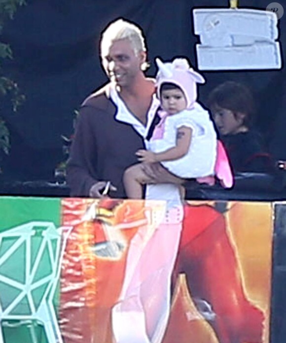 Tony Kanal, bassiste de No Doubt à la fête d'Halloween de Gwen Stefani, le 27 octobre 2012.