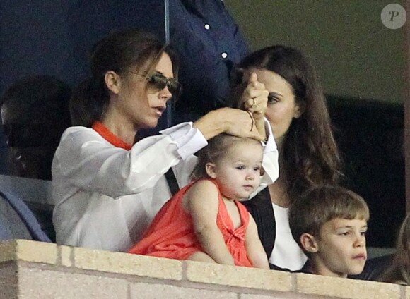 Harper Beckham a capté l'attention au match de son papa David avec l'équipe des Galaxy Los Angeles. Il affrontait les Seattle Sounders dans la journée du 28 octobre 2012