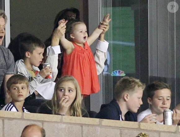 Harper Beckham, première fan de son papa David assiste au match des L.A Galaxy le 28 octobre 2012