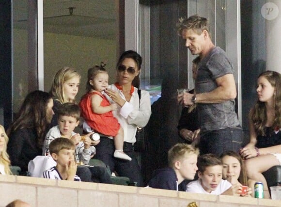 Victoria Beckham et Harper arrivent au match des L.A Galaxy avec Gordon Ramsay en famille. Le 28 octobre 2012