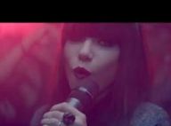 Carly Rae Jepsen dévoile le clip de ''This Kiss''