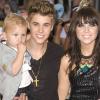 Carly Rae Jepsen, Justin Bieber et son petit frère dans les bras à Toronto le 17 juin 2012.