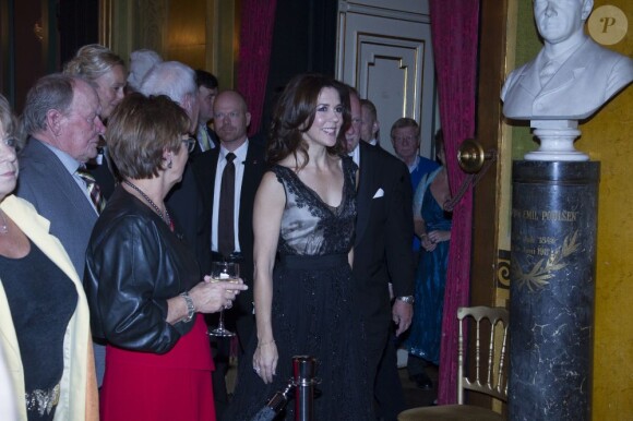 La princesse Mary de Danemark lors de la soirée de gala célébrant le 20e anniversaire de la première transplantation pulmonaire réussie au Danemark, le 28 octobre 2012 au théâtre royal de Copenhague.