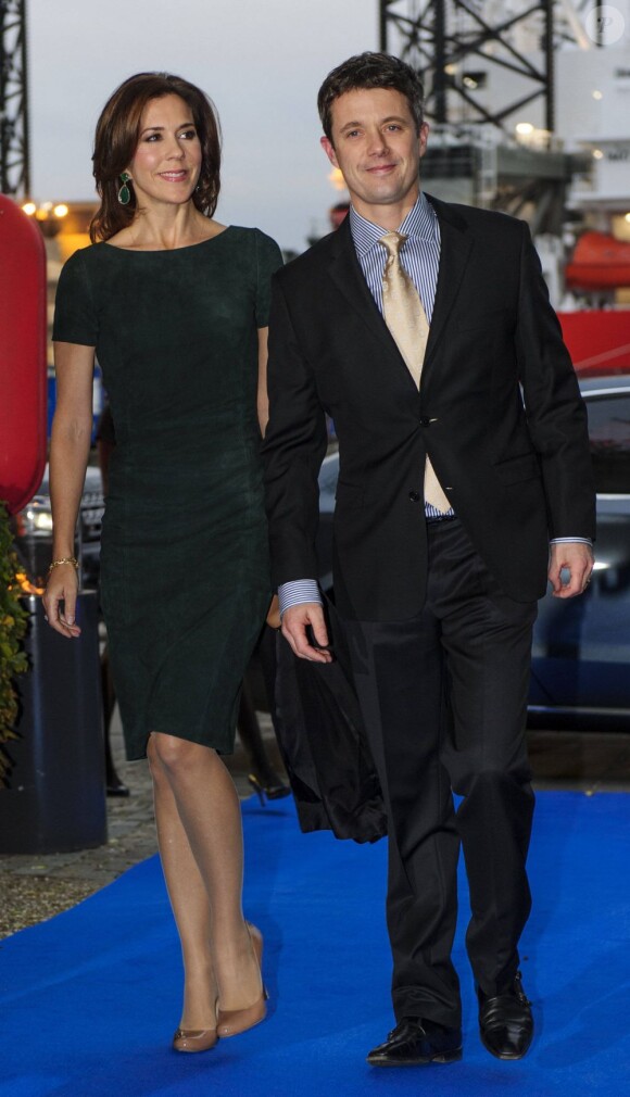 La princesse Mary et le prince Frederik de Danemark lors de la cérémonie de départ du couple présidentiel slovaque, à l'Hôtel Admiral de Copenhague, le 24 octobre 2012.