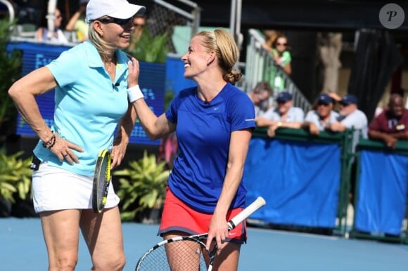 Martina Navratilova et Elisabeth Shue au Chris Evert/Raymond James Pro-Celebrity Tennis Classic à Delray Beach en Floride le 27 octobre 2012