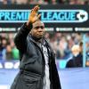 Fabrice Muamba lors de son retour au Reebok stadium avant le match entre les Bolton Wanderers et Tottenham Hotspur à Bolton le 2 mai 2012