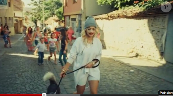 Clip de Rita Ora : Shine Ya Light, titre extrait de son album ORA. Capture d'écran