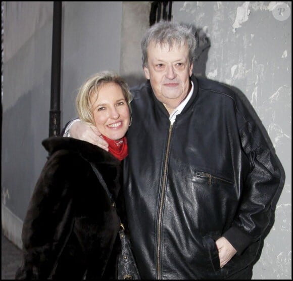 Guy Carlier et son épouse Joséphine Dard à Paris, le 16 décembre 2010.