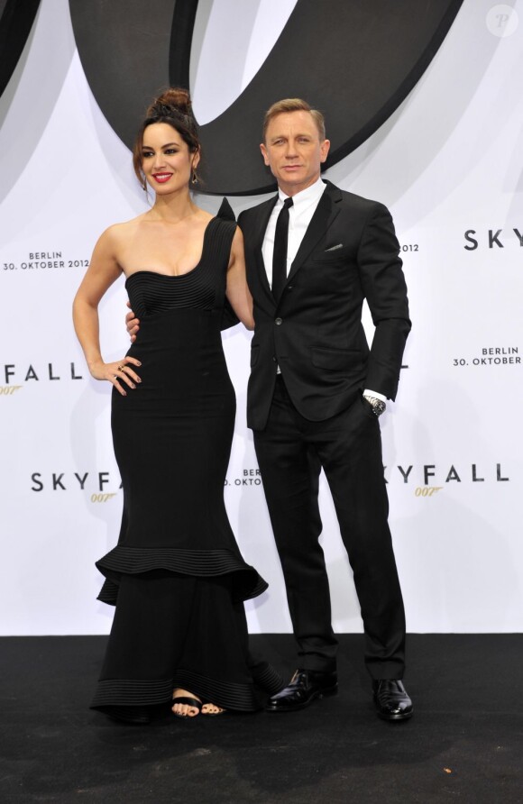 Bérénice Marlohe et Daniel Craig lors de l'avant-première de Skyfall à Berlin le 30 octobre 2012