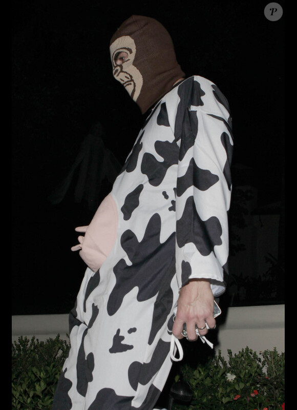 Sacha Baron Cohen déguisé se rend à une soirée Halloween, à Beverly Hills, le 29 octobre 2012
