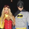Paris Hilton : diablement sexy en Robin, au bras de son petit ami River Viiperi, Batman d'un soir, se rendent à la fête d'Halloween de Rihanna au Manoir Greystones à West Hollywood, le 31 octobre 2012
