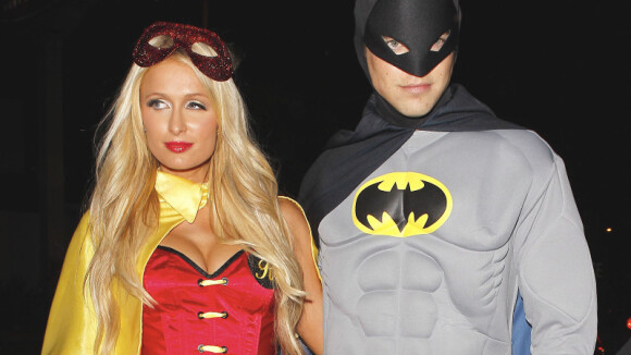 Paris Hilton, acolyte sexy et kitsch de son Batman d'amoureux