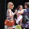 Katherine Heigl et sa fille aînée Naleigh à Los Angeles, le 13 mai2012.