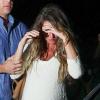 Gisèle Bündchen, enceinte, se cache à la sortie d'un restaurant à Miami, le 3 Novembre 2012, aux côtés de son mari Tom Brady