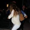 Gisèle Bündchen, enceinte, ne peut plus cacher son superbe ventre rond alors qu'elle sort d'un restaurant de Miami avec son mari Tom Brady, le 3 Novembre 2012