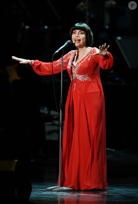 Mireille Mathieu en concert exceptionnel au Kremlin à Moscou, le 3 novembre 2012.