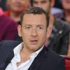Dany Boon sur le célèbre canapé rouge de l'émission Vivement Dimanche à Paris le 10 octobre 2012.