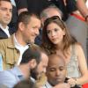 Dany Boon très complice avec sa femme Yaël au Parc des Princes à Paris, le 11 août 2012.