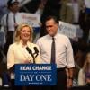 Mitt Romney et son épouse Ann en meeting dans le New Hampshire, le 5 novembre 2012.