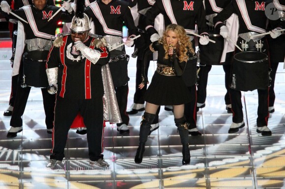 Cee Lo Green et Madonna lors du halftime show de la finale du Super Bowl, à Indianapolis, le 5 février 2012.
