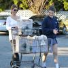 Lori Loughlin de bonne humeur en compagnie de sa fille Isabella à la sortie d'un supermarché le 7 novembre 2012 à Los Angeles