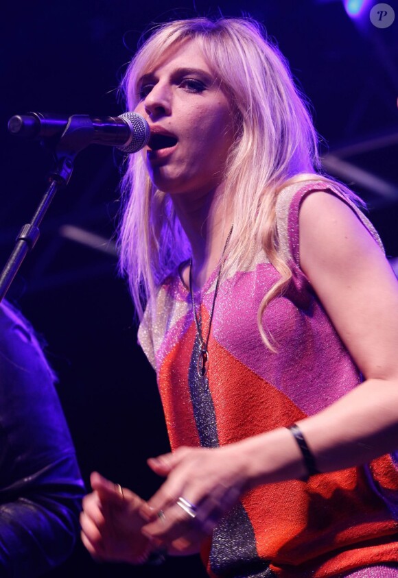 Amandine Bourgeois en concert à Saint Ouen le 23 juin 2012.