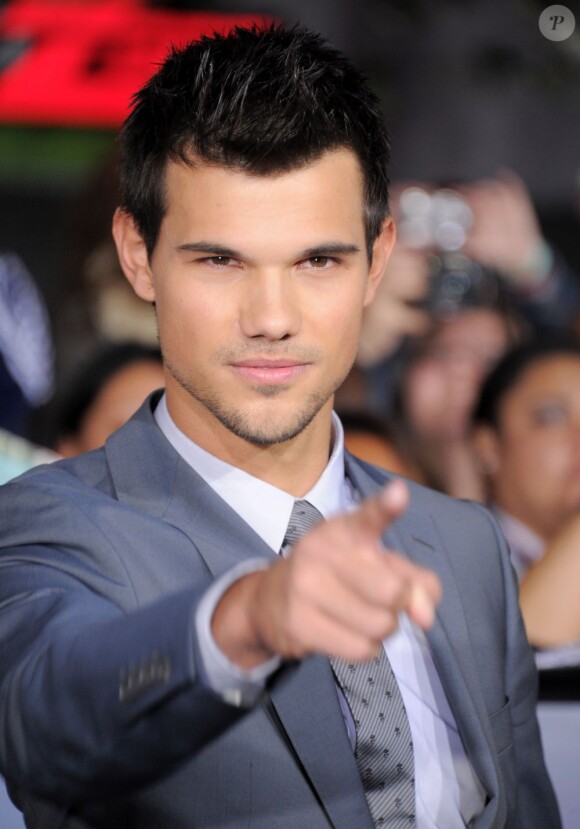 Taylor Lautner lors de l'avant-première du film Twilight - chapitre 5 : Révélation (2e partie) à Los Angeles le 12 novembre 2012