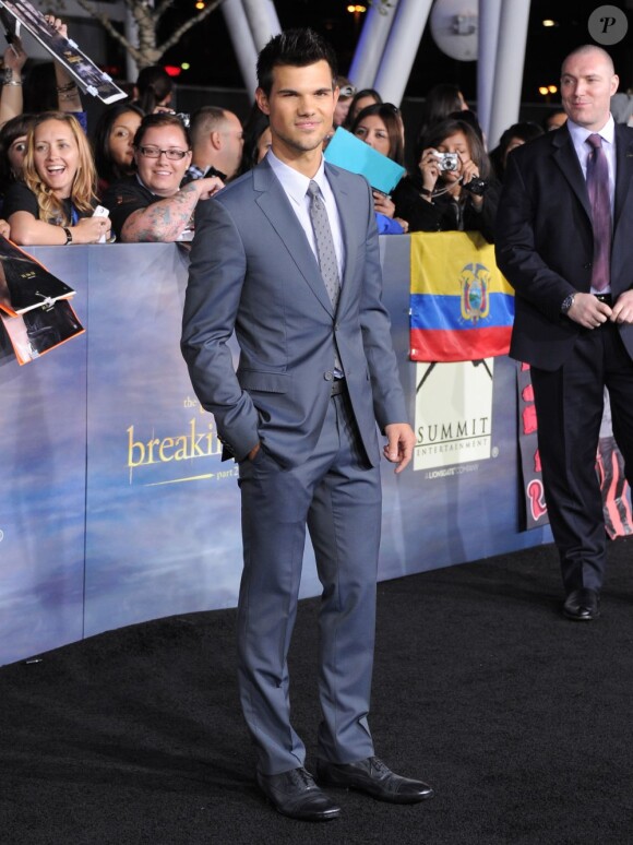 Taylor Lautner lors de l'avant-première du film Twilight - chapitre 5 : Révélation (2e partie) à Los Angeles le 12 novembre 2012