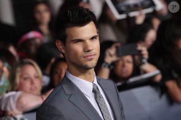 Taylor Lautner lors de l'avant-première du film Twilight - chapitre 5 : Révélation (2e partie) à Los Angeles le 12 novembre 2012